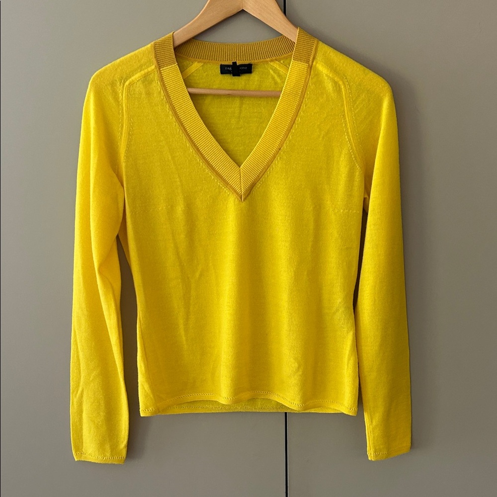 Rag & Bone women’s extra fine merino wool v neck yellow sweater size M